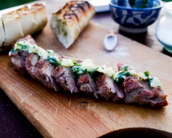 Gegrilde baambrugs big varkenshaas met dragonboter