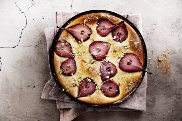 Stoofpeerflaugnard met pistachenootjes